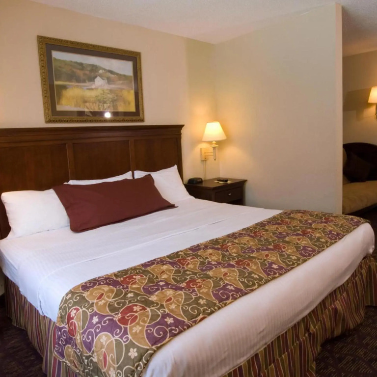 Lamplighter Inn-South