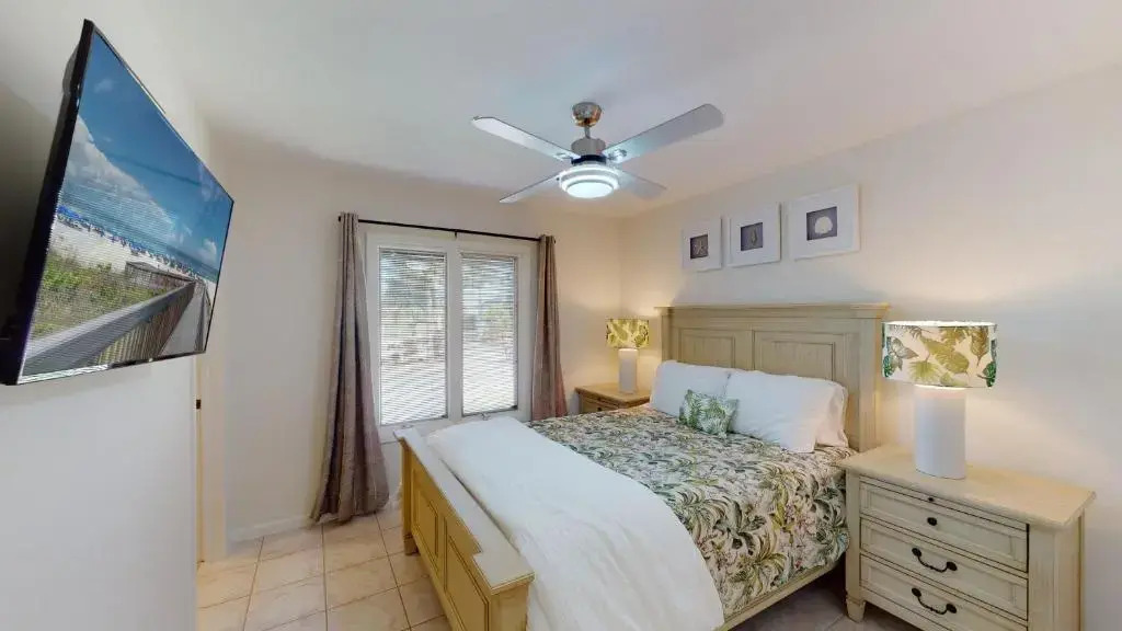 Waterfront Tip Lot Treasure w/ Southern Sunshine