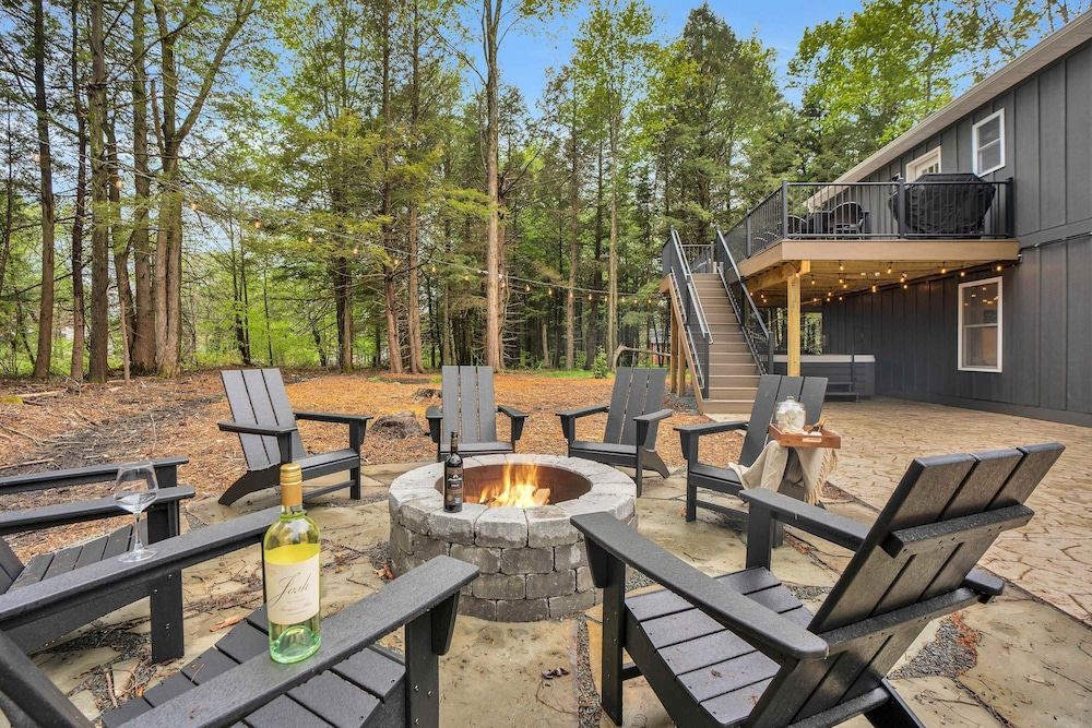 Hottub Firepit Gameroom 10mins2jackfrostbigboulder