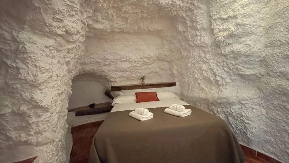 Cuevas El Atochal Orígenes
