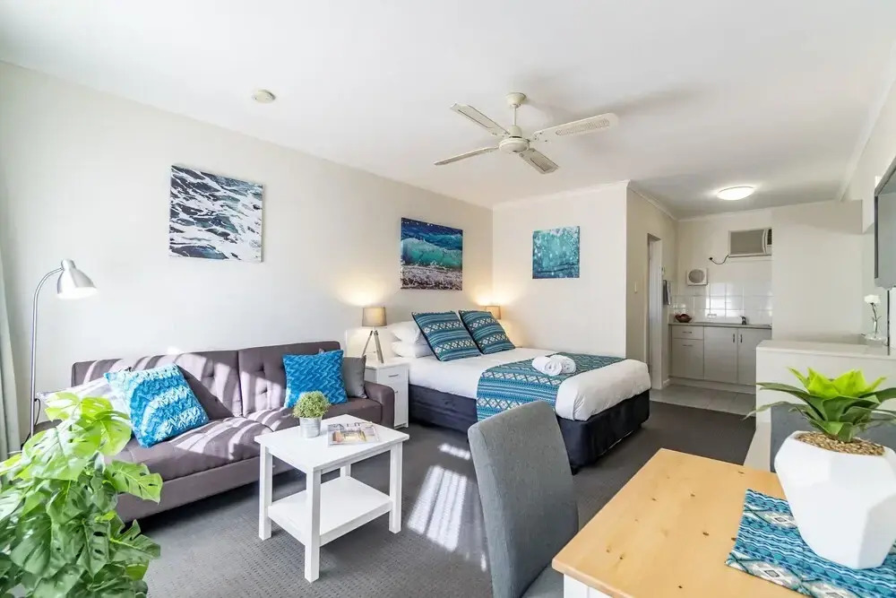 Aqua Waves Glenelg Central Studio Apt