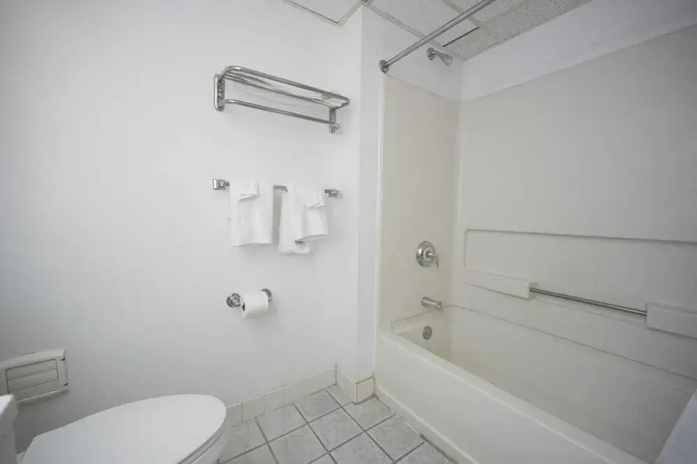 Greenwoods Inn & Suites