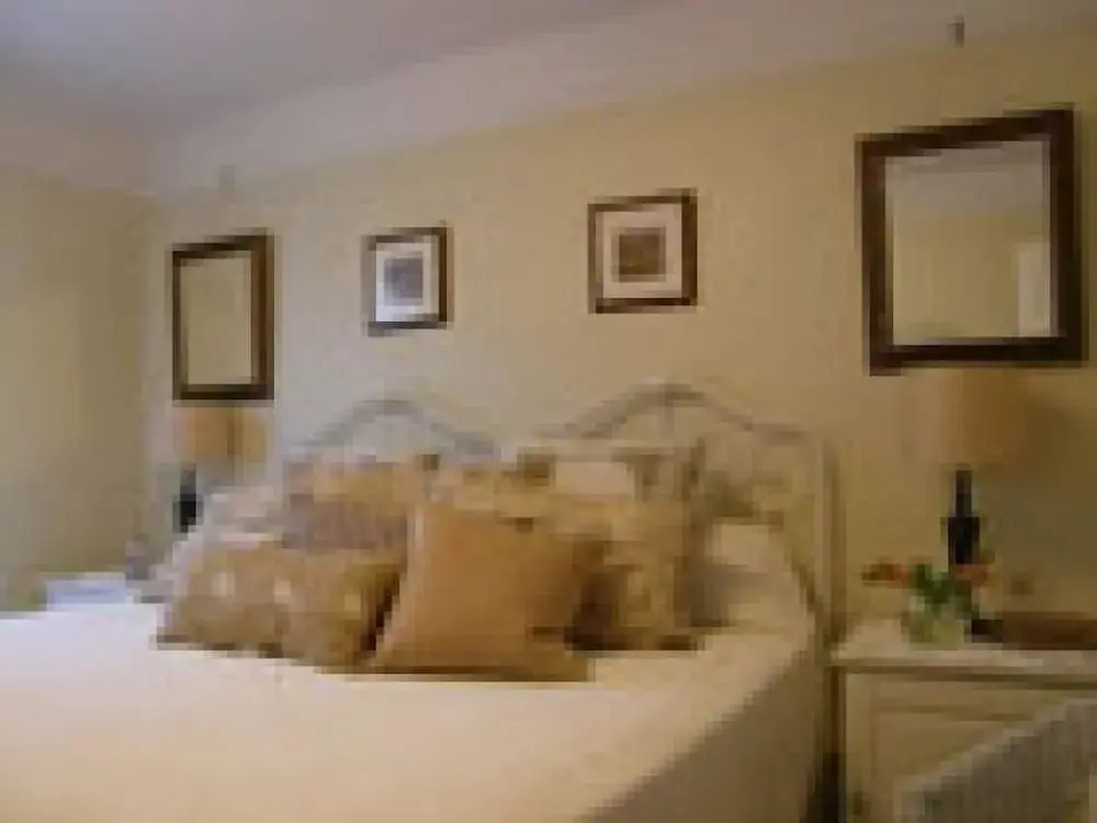 Fisher House Victoria Bed and Breakfast