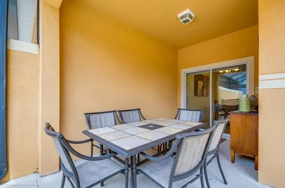 8962cuban 4 Bedroom Townhouse