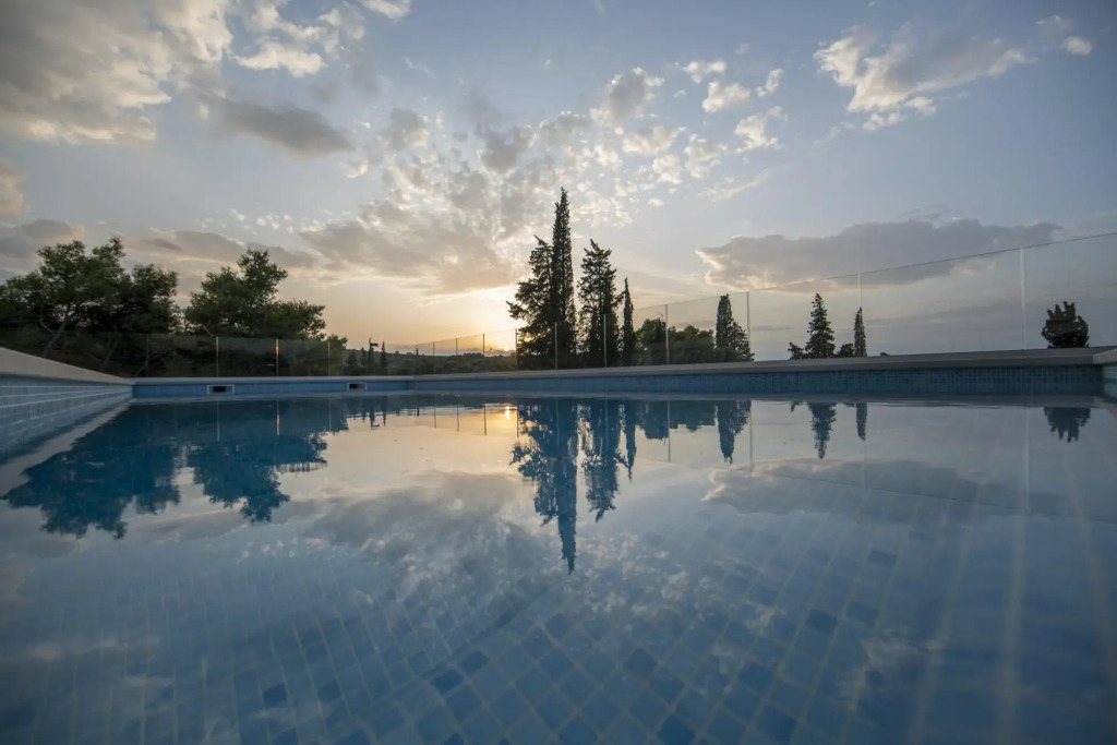 D in Postira with 7 bedrooms and 7 bathrooms
