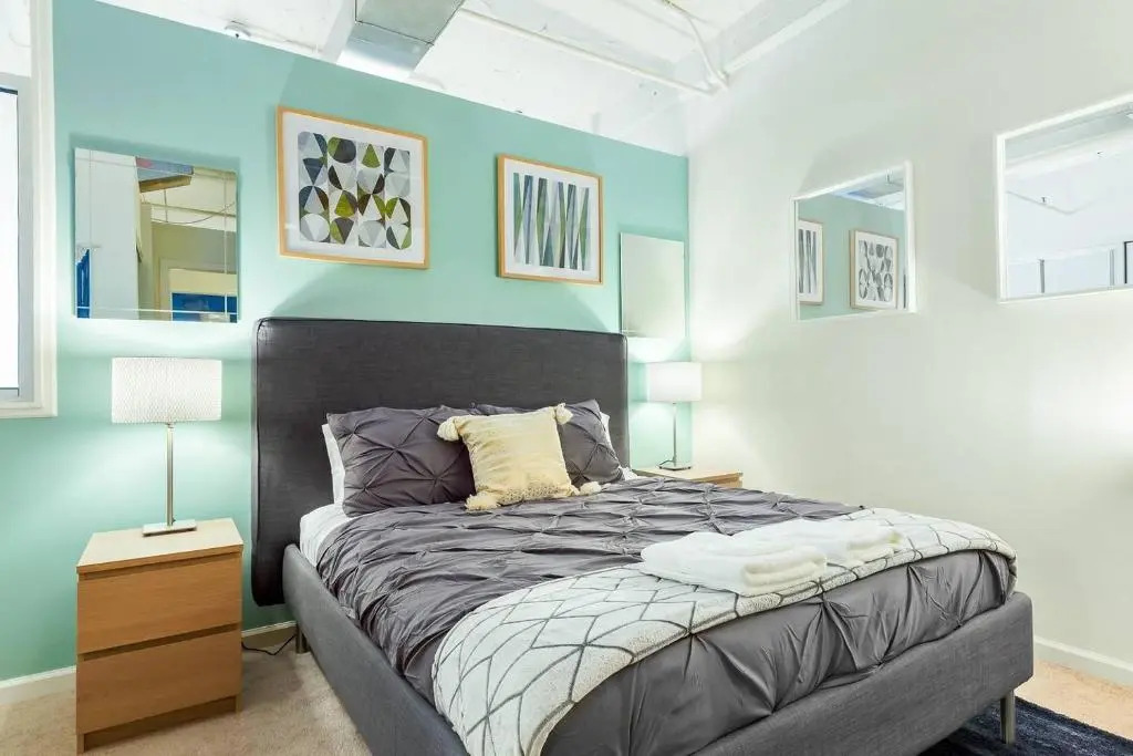 Trifecta 2BR Free Parking Modern Superhost