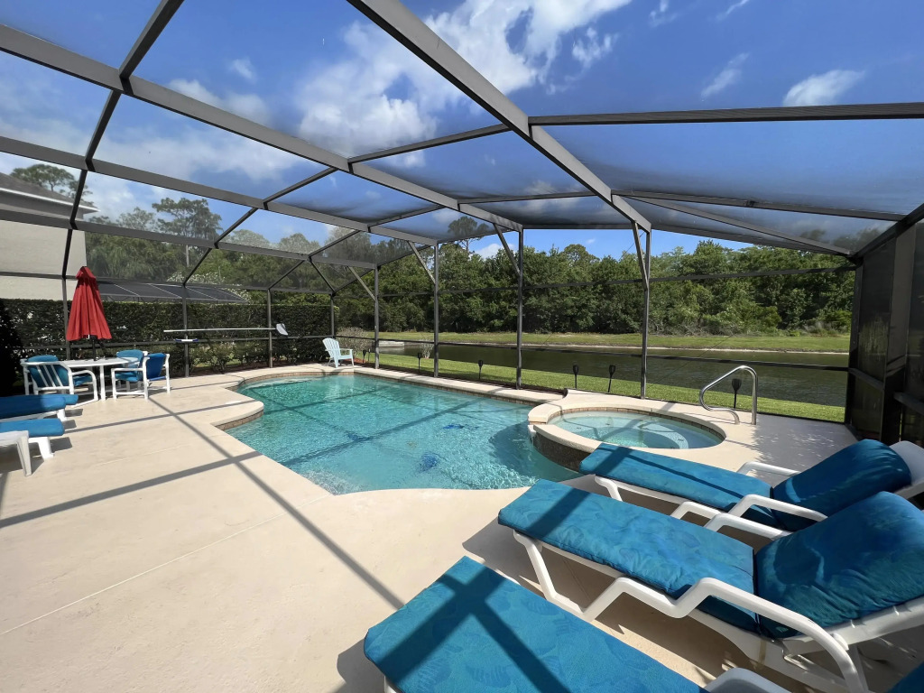 Luxury Lakeside Pool & Spa Home close to Disney, Kissimmee, US