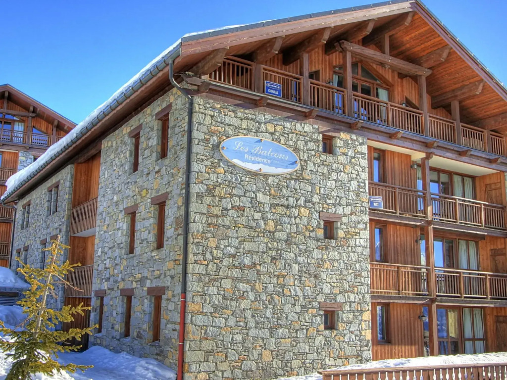 Big Apartment in the French-italian ski Resort San Bernardo