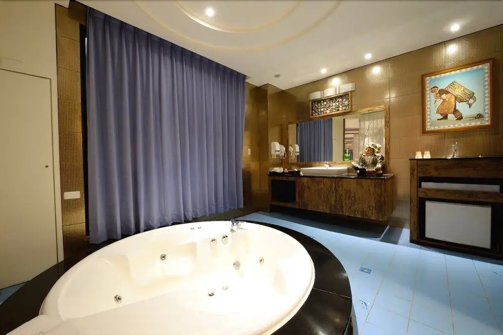 Eden Exoticism Planet Hotel