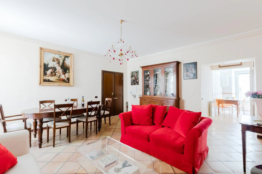 Classic apartment near the Colosseum