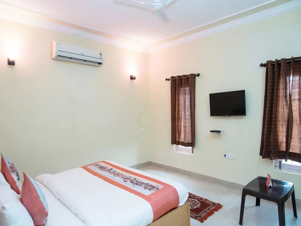 OYO Home 11064 Spacious 3BHK