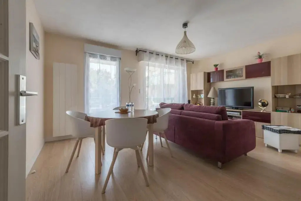 Appartement avec balcon à 350m de la plage