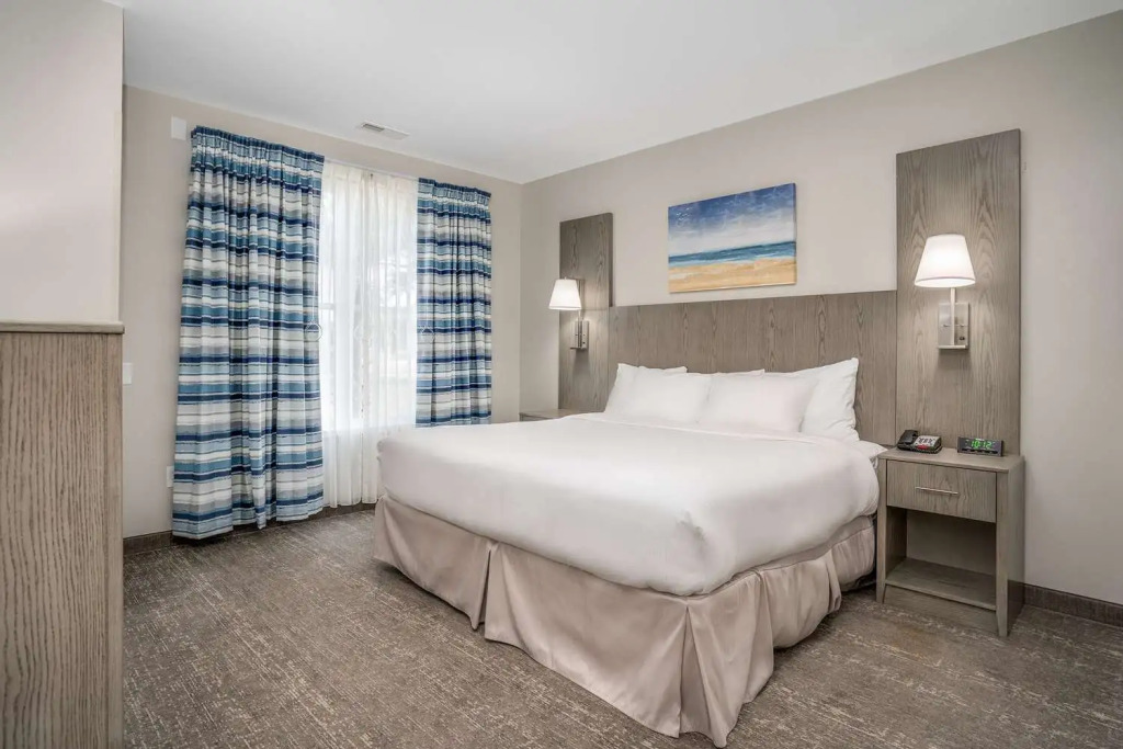 Lighthouse Suites - Best Western Signature Collection