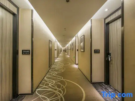 Xiyuemoon Hotel (Kunming Harmony Square Linyuqiao Subway Station Hotel ))