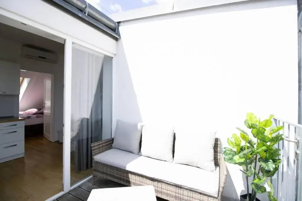 Sunny & cozy Penthouse with Balcony DG4