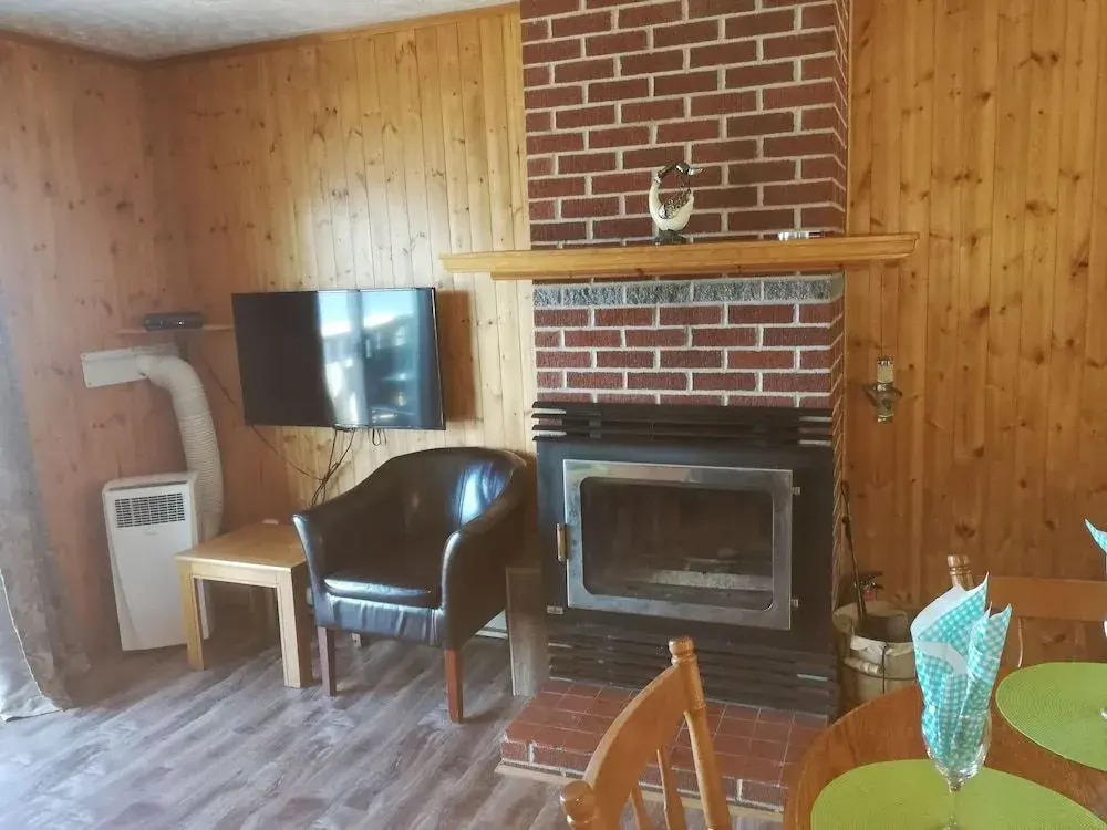Knotty Pine Cottages, Suites & Motel Rooms