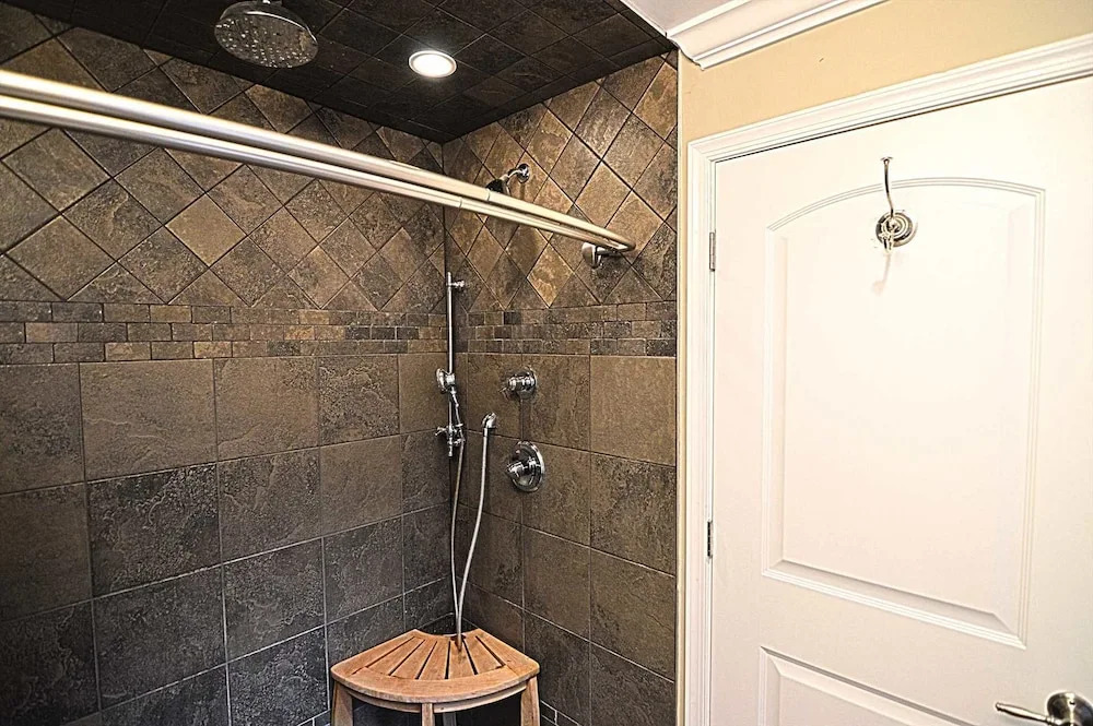 1826 Northwest Townhome #1060 - 3 Br Townhouse