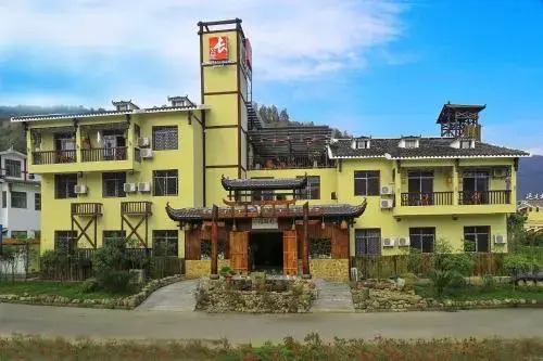 Zhangjiajie Changgongguan Tujia Customs Hotel
