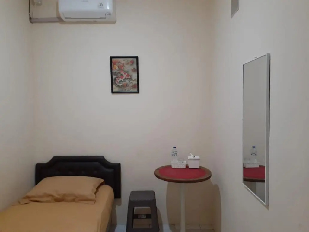 Spot On 3988 Kost Carmelia Baranangsiang Syariah