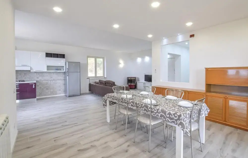 Amazing Apartment in Isca Marina With Wifi and 3 Bedrooms