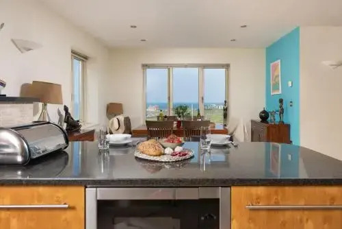 5 The Vista, Newquay