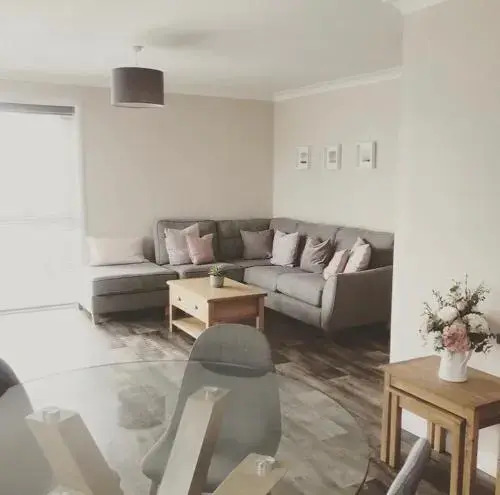 Malva - Modern 2 Bedroom Bungalow in Wick Sleeps 4 with private parking - NC500 Route