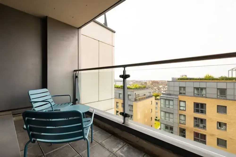 The Riverside Residence - 3bdr Flat With Balcony