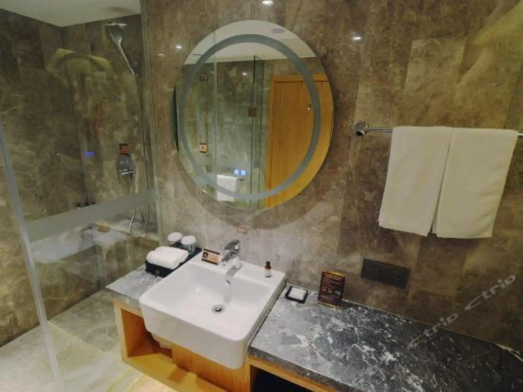 Yulong Hotel