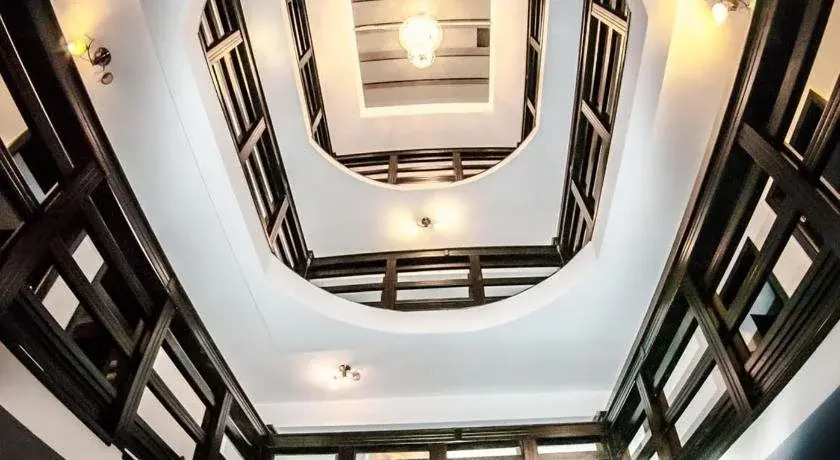 Hotel Blue Night