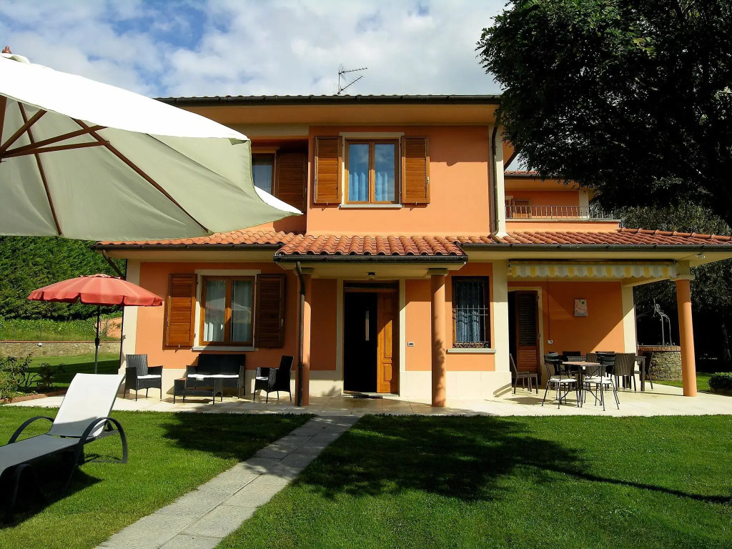 Villa in Tuscany with Private Pool & Views