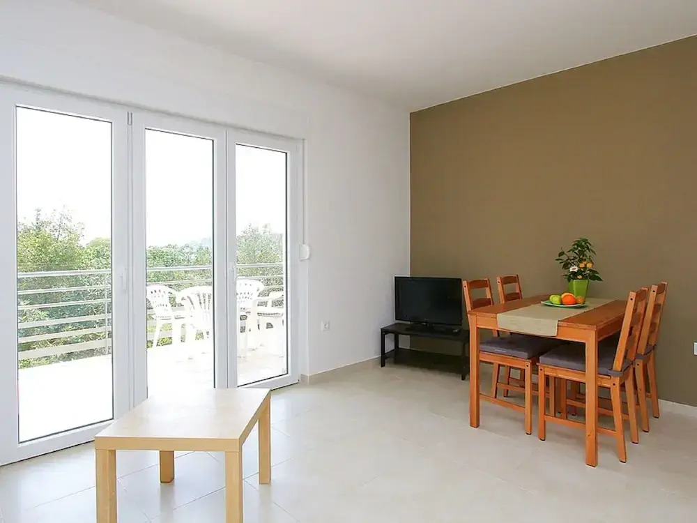 Apartment in Pula With Garden