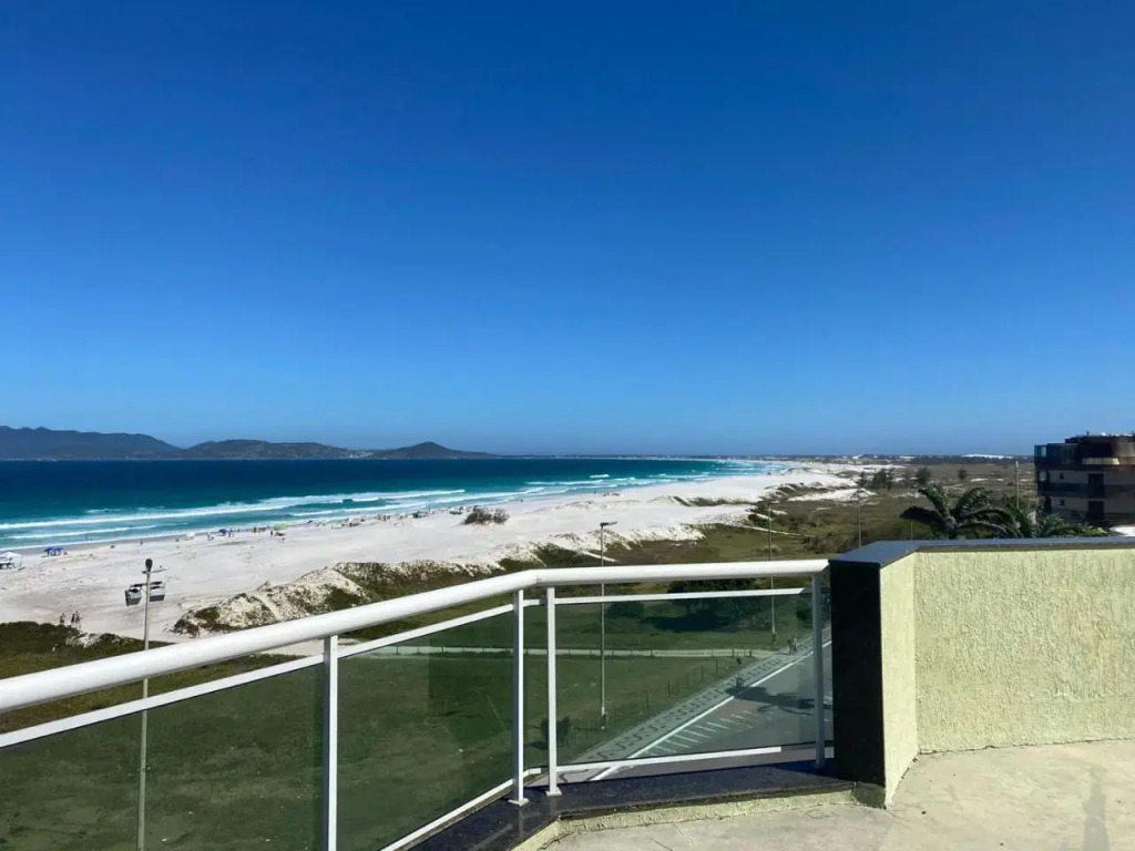 Apto 2 quartos com AR Cond, prédio frente p/ praia