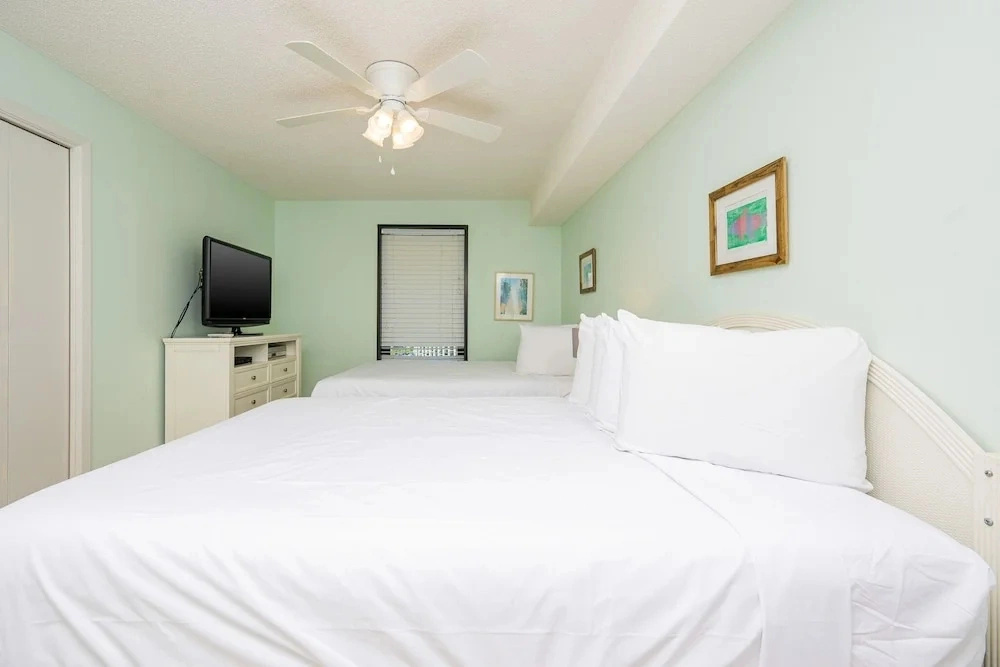 Phoenix East 1001 3 Bedroom Condo