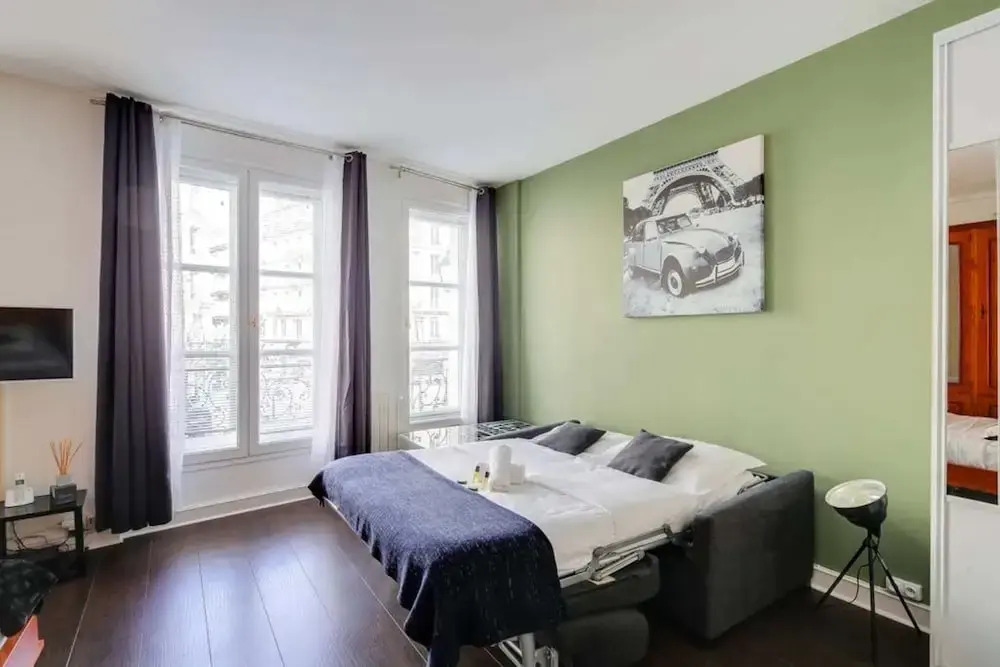 Spacious Studio in Marais