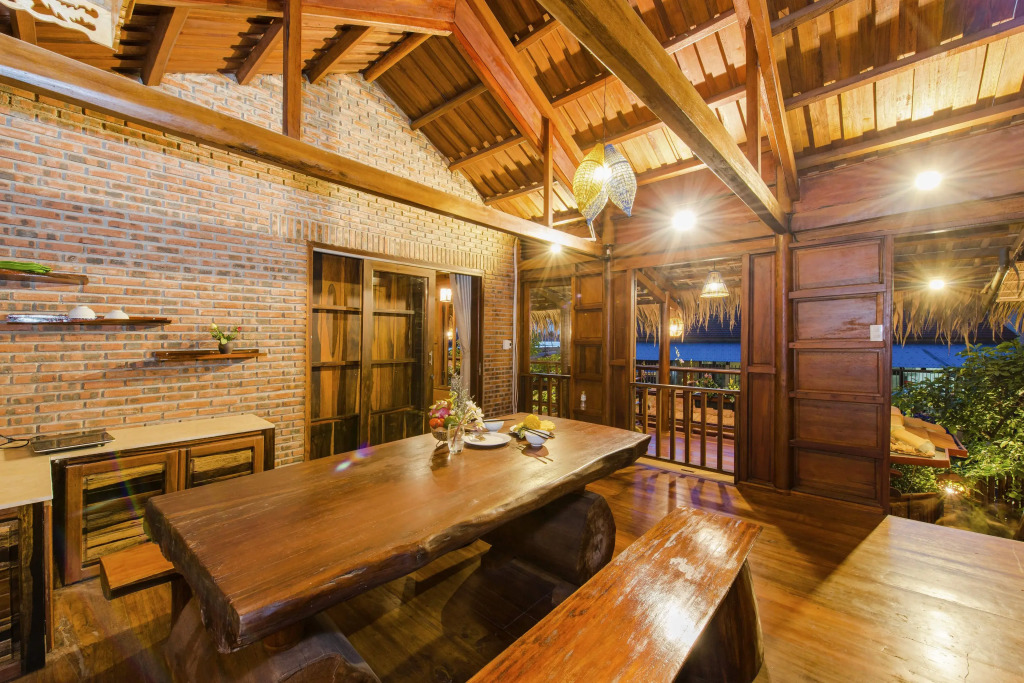 Wooden Lodge Homestay