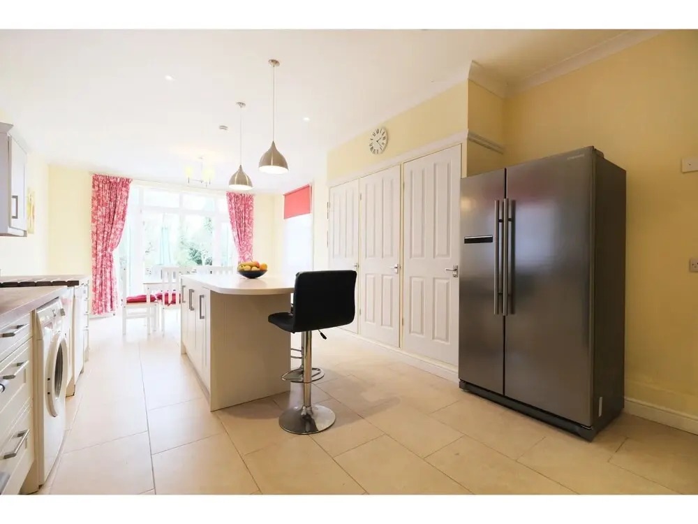 Amazing 3-bedroom Garden Flat for 6 in Ealing