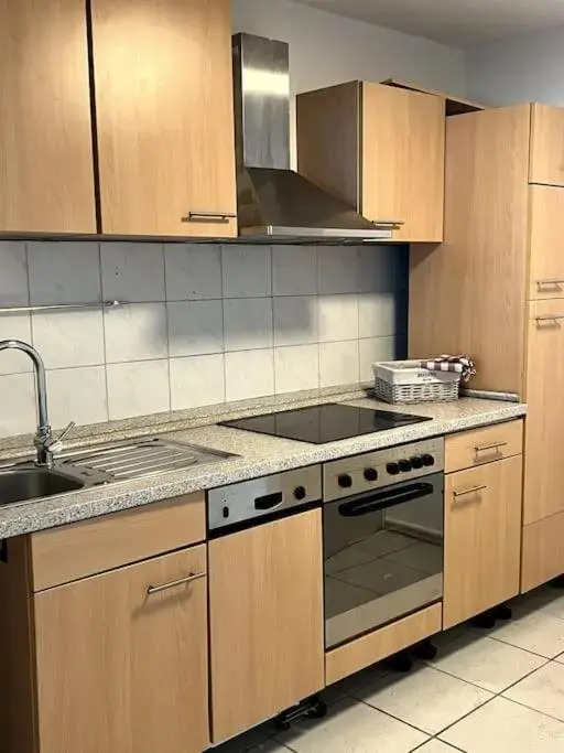Schöne Wohnung in Rhein Nähe mit kleiner Terrasse