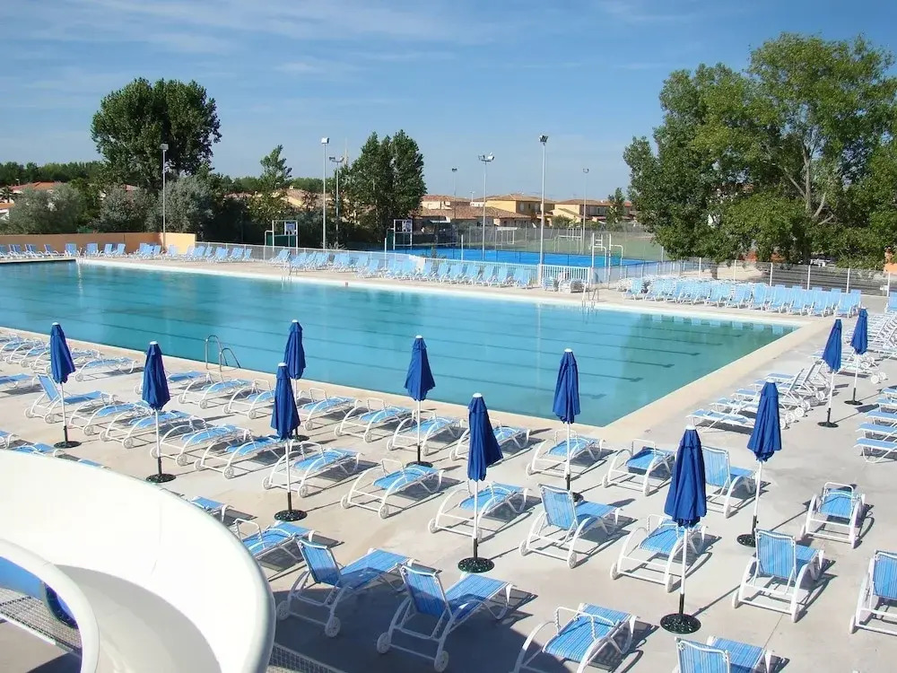 Cozy Mobile Home With AC in Quaint, and Green Camargue