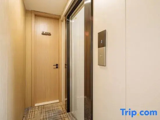 Huayu Light Hotel (Keqiao RT-Mart Pearl Square Subway Station Branch)