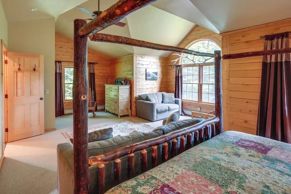 4 Mi to Mount Snow: West Dover Cabin w/ Game Room
