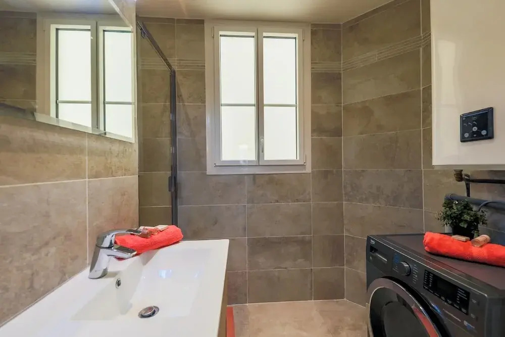 Le Williams AP4177 by Riviera holiday Homes