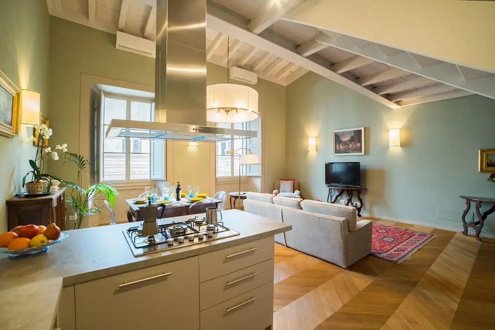 Charming Two Bedroom Apartment in Piazza Strozzi