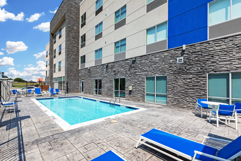 Holiday Inn Express & Suites Denton - Sanger by IHG