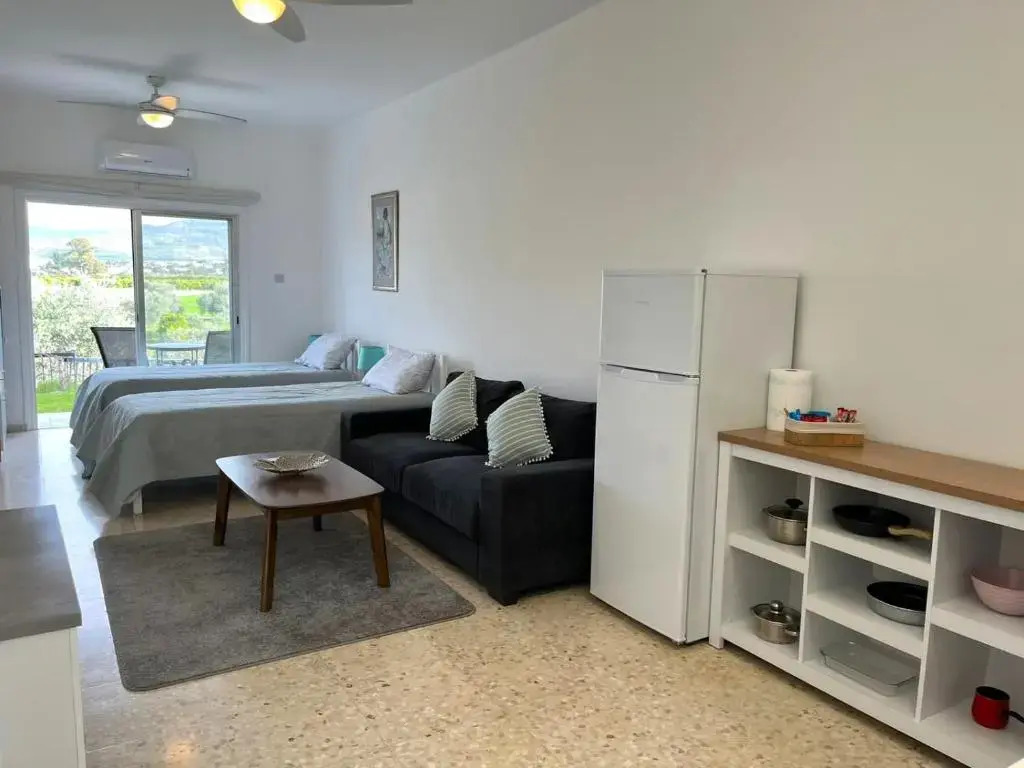 White House studio with sea view and parking