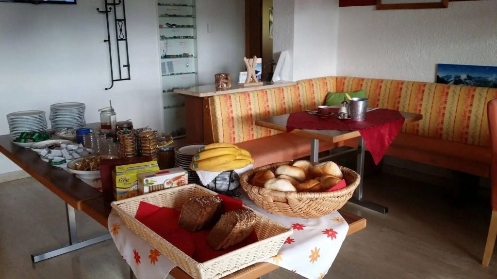 Simone's Platzerl - inklusive täglichem freien Eintritt Tauern Spa - nur 5 Gehminuten, Sommerkarte, privatem Garten mit Schwimmteich, Grill und Saunabereich
