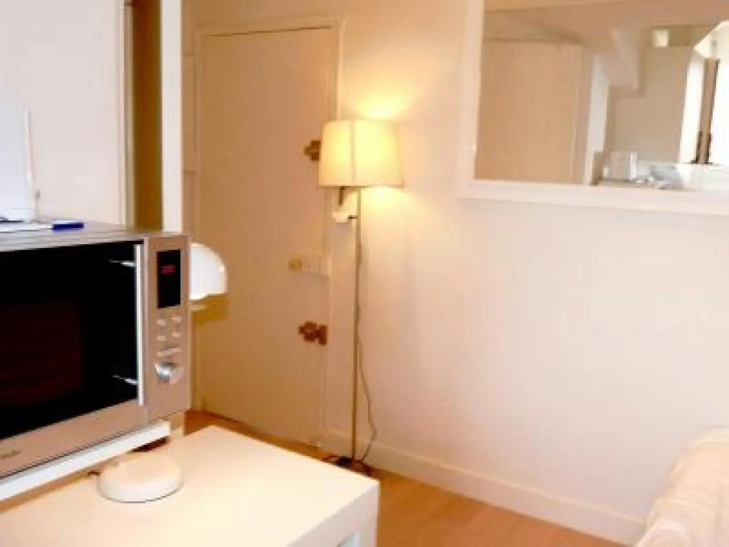Studio Situated Right on the Rue Antibes Cannes Main Shopping Street Easy Walk to Beaches and Palais - 1585