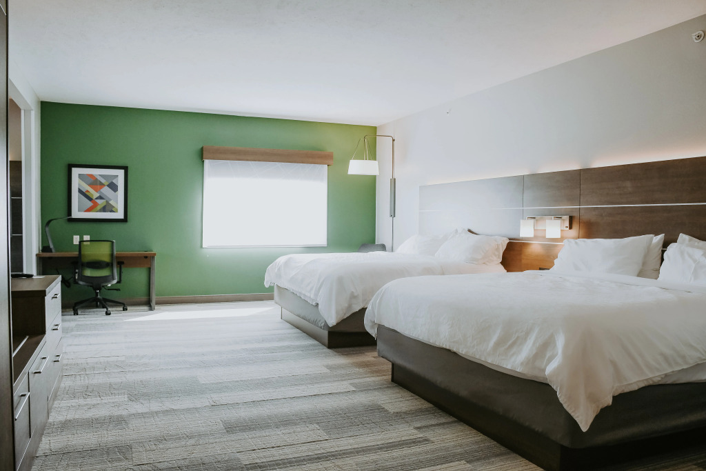 Holiday Inn Express & Suites Lincoln South by IHG