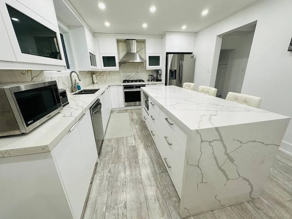 Cozy Modern 3BR With Free Parking Fast Wifi