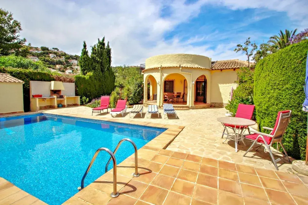 Mimosa - pretty holiday property with private pool in Moraira