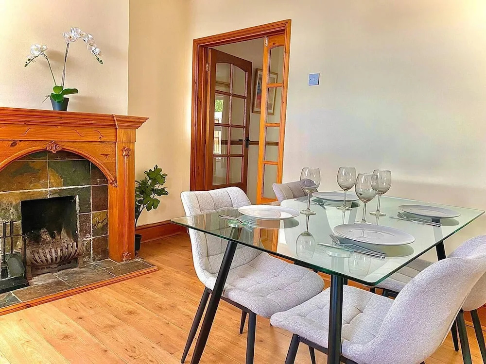 Stunning 3-bed House in Bedford, Quiet Location